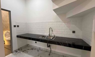 Rumah Modern Classic Siap Huni Posisi di Hook, Beji Depok. Nempel Jaksel