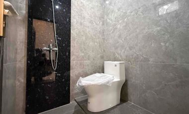 Rumah Modern Classic Siap Huni Posisi di Hook, Beji Depok. Nempel Jaksel