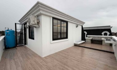 Rumah Modern Classic Siap Huni Posisi di Hook, Beji Depok. Nempel Jaksel