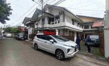 Dijual rumah kost aktif 27 kamar di Jatinegara kaum Pulo gadung