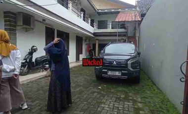 Dijual rumah kost aktif 27 kamar di Jatinegara kaum Pulo gadung