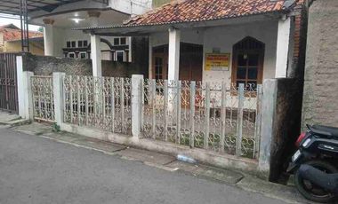 Jual Cepat Rumah Lokasi Sangat Strategis Cocok Untuk Kos-kosan