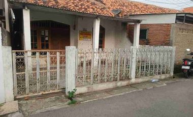 Jual Cepat Rumah Lokasi Sangat Strategis Cocok Untuk Kos-kosan