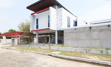 Large Corner Single House with Swimming Pool! Quiet & Private – Panya Indra P.7 Land size 362.7 sq.wah | Usable area 1,600 sq.m.