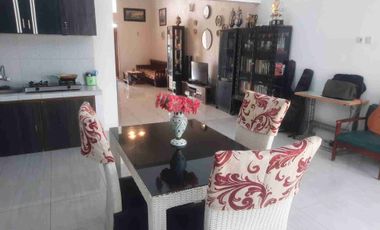 Rumah baru di bangun, renovasi, halaman belakang sudah dibangun, akses Tol dekat, bebas banjir, aman,  jalan depan  cukup lebar, strategis, depan sarana olahraga