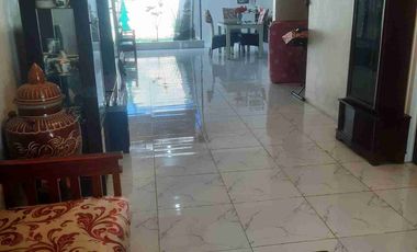 Rumah baru di bangun, renovasi, halaman belakang sudah dibangun, akses Tol dekat, bebas banjir, aman,  jalan depan  cukup lebar, strategis, depan sarana olahraga