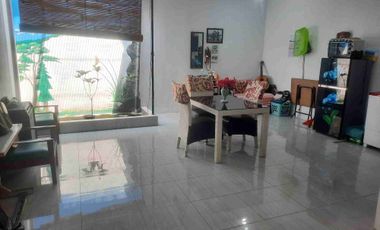 Rumah baru di bangun, renovasi, halaman belakang sudah dibangun, akses Tol dekat, bebas banjir, aman,  jalan depan  cukup lebar, strategis, depan sarana olahraga