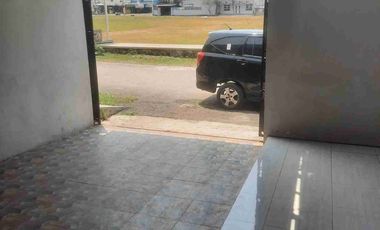 Rumah baru di bangun, renovasi, halaman belakang sudah dibangun, akses Tol dekat, bebas banjir, aman,  jalan depan  cukup lebar, strategis, depan sarana olahraga