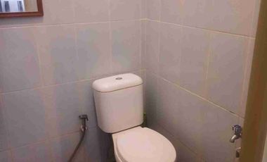 Rumah baru di bangun, renovasi, halaman belakang sudah dibangun, akses Tol dekat, bebas banjir, aman,  jalan depan  cukup lebar, strategis, depan sarana olahraga