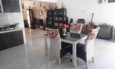 Rumah baru di bangun, renovasi, halaman belakang sudah dibangun, akses Tol dekat, bebas banjir, aman,  jalan depan  cukup lebar, strategis, depan sarana olahraga