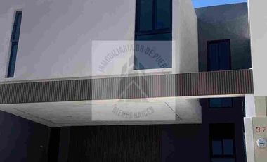 VENTA DE CASA EN RESIDENCIAL CUATRO VIENTOS 
CUAUTLANCINGO  con amenidades alberca salón de usos múltiples cerca de VW OUTLET PARQUE ALMEYAL con LAGO