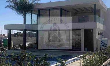 VENTA DE CASA EN RESIDENCIAL CUATRO VIENTOS 
CUAUTLANCINGO  con amenidades alberca salón de usos múltiples cerca de VW OUTLET PARQUE ALMEYAL con LAGO