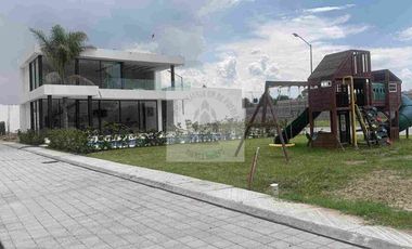 VENTA DE CASA EN RESIDENCIAL CUATRO VIENTOS 
CUAUTLANCINGO  con amenidades alberca salón de usos múltiples cerca de VW OUTLET PARQUE ALMEYAL con LAGO