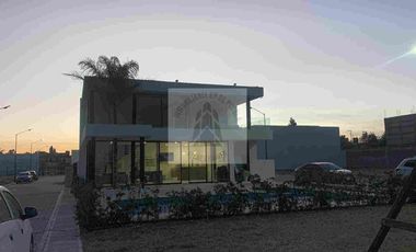 VENTA DE CASA EN RESIDENCIAL CUATRO VIENTOS 
CUAUTLANCINGO  con amenidades alberca salón de usos múltiples cerca de VW OUTLET PARQUE ALMEYAL con LAGO