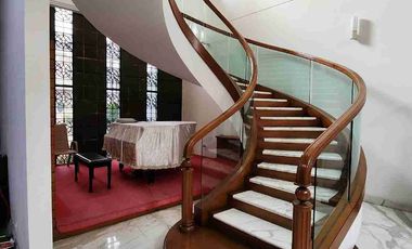 Rumah megah & besar, siap huni, tdk banjir