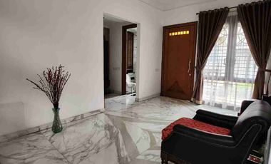 Rumah megah & besar, siap huni, tdk banjir