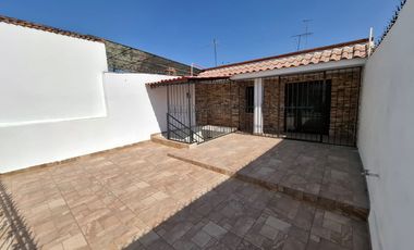 RENTA DE HABITACIONES PARA ESTUDIANTES SOBRE CONGRESO DE CHILPANCINGO LEON GTO A SOLO MINUTOS CAMINANDO DE LA UNITEC.