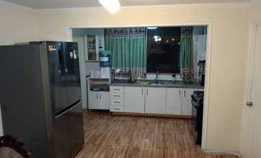 Se arriendan piezas amobladas