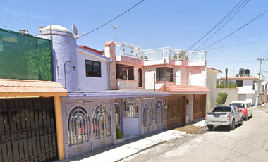 PRECIOSA CASA A UN COSTADO DE COSMOPOL