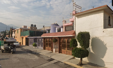 PRECIOSA CASA A UN COSTADO DE COSMOPOL