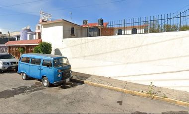 PRECIOSA CASA A UN COSTADO DE COSMOPOL