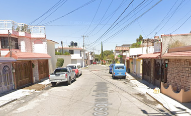 PRECIOSA CASA A UN COSTADO DE COSMOPOL