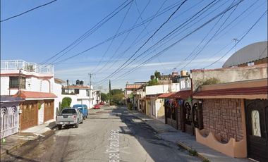 PRECIOSA CASA A UN COSTADO DE COSMOPOL