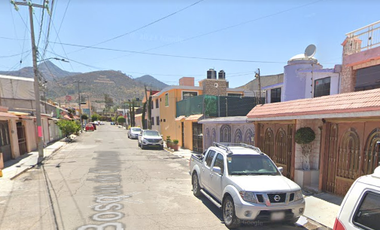 PRECIOSA CASA A UN COSTADO DE COSMOPOL