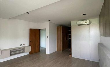 5BR House and Lot for Sale in Savannah Green Plains Angeles Pampanga Corner Lot with Pool