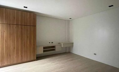 5BR House and Lot for Sale in Savannah Green Plains Angeles Pampanga Corner Lot with Pool