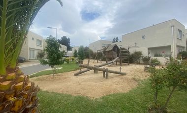 SE ARRIENDA CONDOMINIO EL RETIRO, TRES HABITACIONES