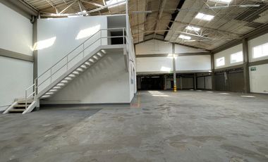 Bodega Alquilo 2.000 M2 / Excelente vitrina / Sobre Principal / $20 Millones / Yumbo Acopi
