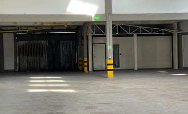 Bodega Alquilo 2.000 M2 / Excelente vitrina / Sobre Principal / $20 Millones / Yumbo Acopi