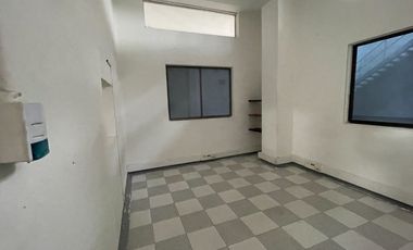 Bodega Alquilo 2.000 M2 / Excelente vitrina / Sobre Principal / $20 Millones / Yumbo Acopi