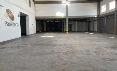 Bodega Alquilo 2.000 M2 / Excelente vitrina / Sobre Principal / $20 Millones / Yumbo Acopi