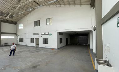 Bodega Alquilo 2.000 M2 / Excelente vitrina / Sobre Principal / $20 Millones / Yumbo Acopi