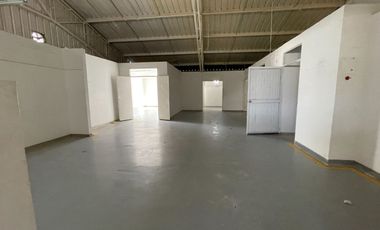 Bodega Alquilo 2.000 M2 / Excelente vitrina / Sobre Principal / $20 Millones / Yumbo Acopi
