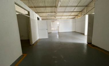 Bodega Alquilo 2.000 M2 / Excelente vitrina / Sobre Principal / $20 Millones / Yumbo Acopi