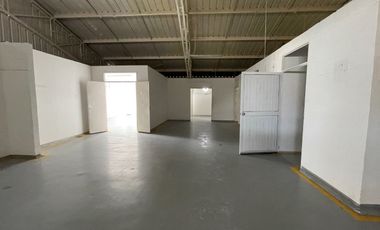 Bodega Alquilo 2.000 M2 / Excelente vitrina / Sobre Principal / $20 Millones / Yumbo Acopi