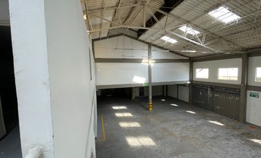 Bodega Alquilo 2.000 M2 / Excelente vitrina / Sobre Principal / $20 Millones / Yumbo Acopi