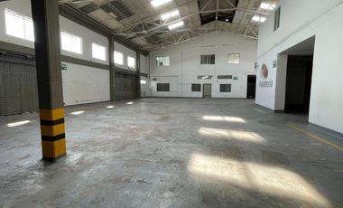 Bodega Alquilo 2.000 M2 / Excelente vitrina / Sobre Principal / $20 Millones / Yumbo Acopi