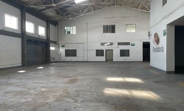 Bodega Alquilo 2.000 M2 / Excelente vitrina / Sobre Principal / $20 Millones / Yumbo Acopi