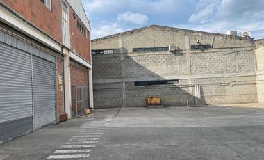 Bodega Alquilo 2.000 M2 / Excelente vitrina / Sobre Principal / $20 Millones / Yumbo Acopi