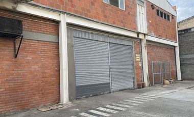 Bodega Alquilo 2.000 M2 / Excelente vitrina / Sobre Principal / $20 Millones / Yumbo Acopi