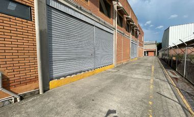 Bodega Alquilo 2.000 M2 / Excelente vitrina / Sobre Principal / $20 Millones / Yumbo Acopi