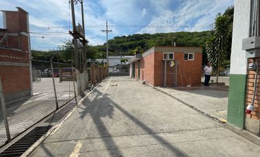 Bodega Alquilo 2.000 M2 / Excelente vitrina / Sobre Principal / $20 Millones / Yumbo Acopi