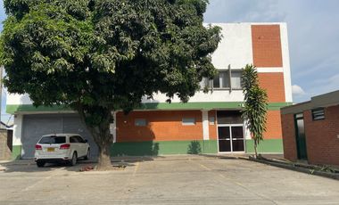 Bodega Alquilo 2.000 M2 / Excelente vitrina / Sobre Principal / $20 Millones / Yumbo Acopi