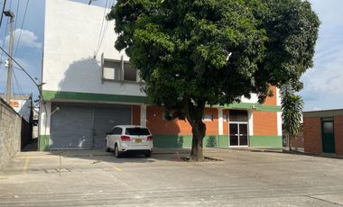 Bodega Alquilo 2.000 M2 / Excelente vitrina / Sobre Principal / $20 Millones / Yumbo Acopi