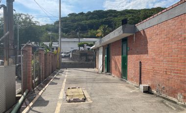 Bodega Alquilo 2.000 M2 / Excelente vitrina / Sobre Principal / $20 Millones / Yumbo Acopi
