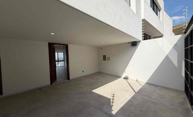 Casa nueva en Venta de 258 mts2 de superficie, 4 habitaciones, 4.5 baños, zona Las fuentes, las Águilas, ITESO